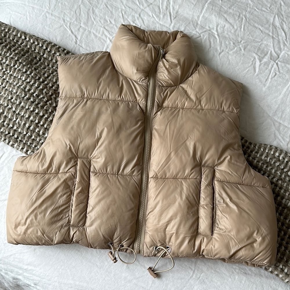 Cropped puffer vest